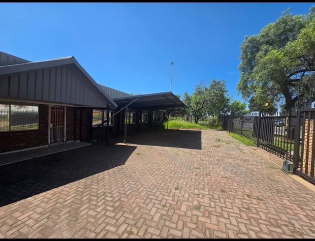 1,450M² WAREHOUSE TO LET IN ALRODE